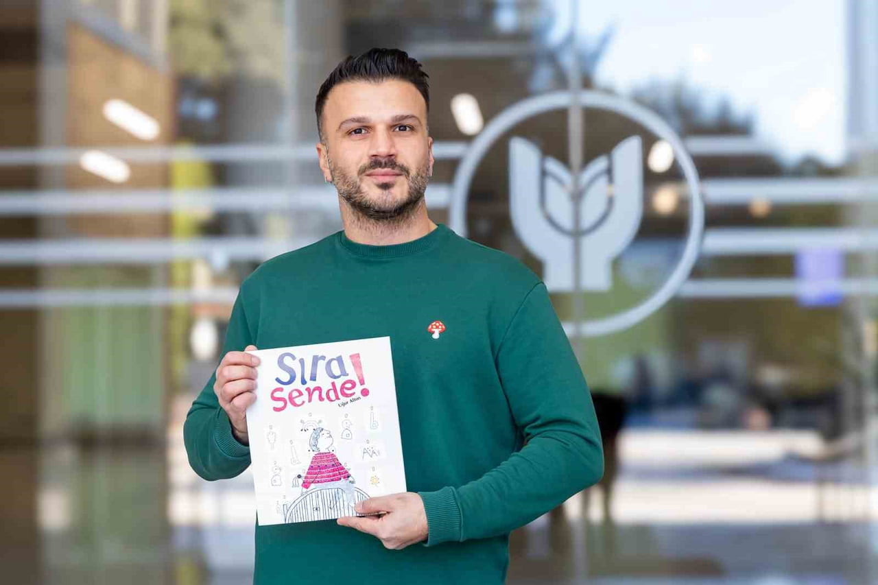 UĞUR ALTUN’UN "SIRA SENDE!" ADLI KİTABI NEW YORK’TA SERGİLENECEK