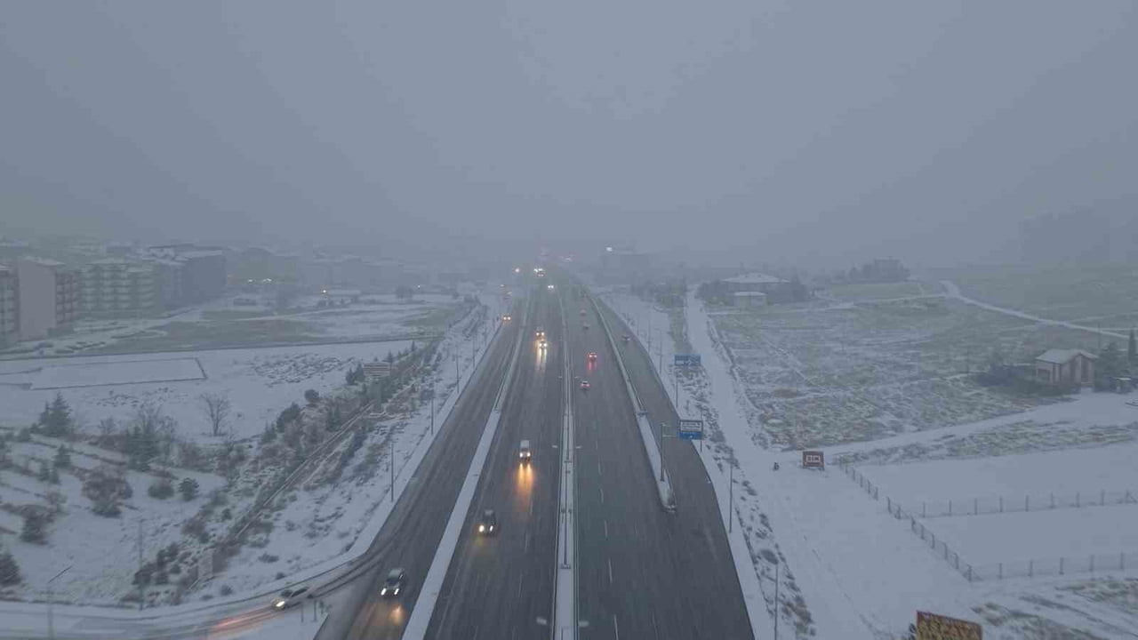 ULAŞIMDA 43 İLİN GEÇİŞ GÜZERGAHI OLAN KİLİT KAVŞAK KIRIKKALE’DE KAR YAĞIŞI ETKİLİ...