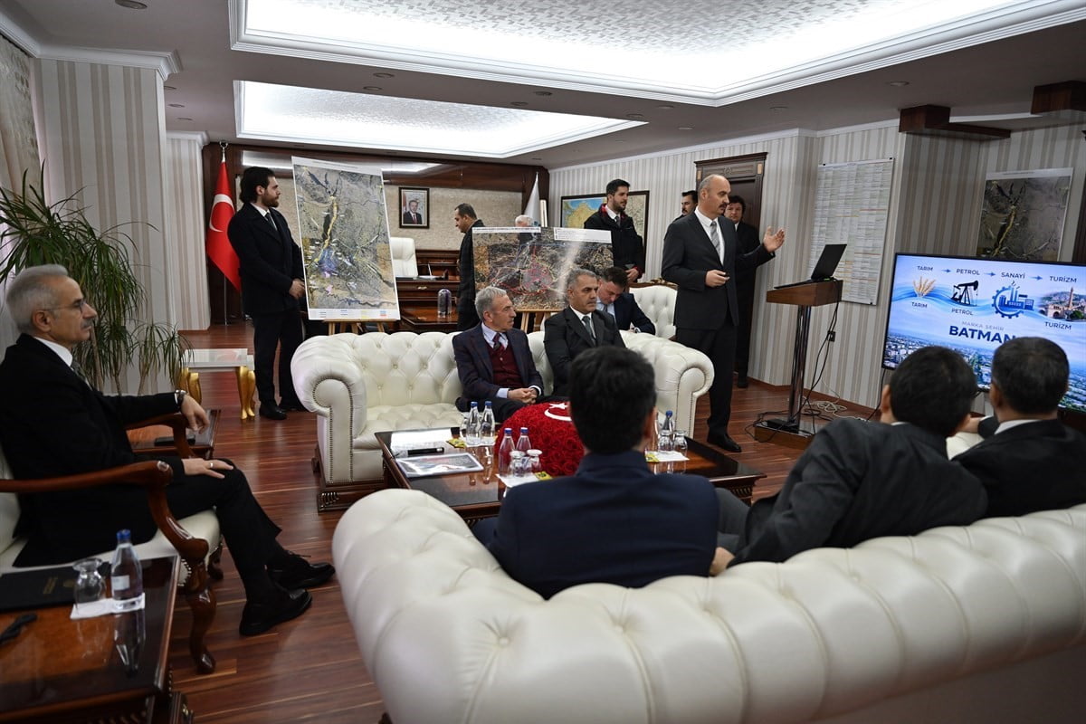 ULAŞTIRMA VE ALTYAPI BAKANI ABDULKADİR URALOĞLU BATMAN’A GELDİ