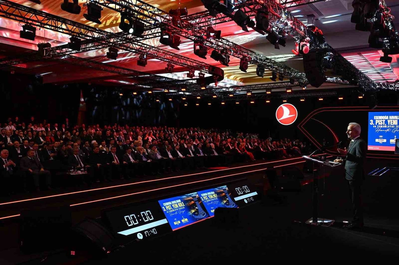 ULAŞTIRMA VE ALTYAPI BAKANI ABDULKADİR URALOĞLU, “DIŞ HATLARDA 50 ÜLKEDE 60 NOKTAYA UÇUŞ...