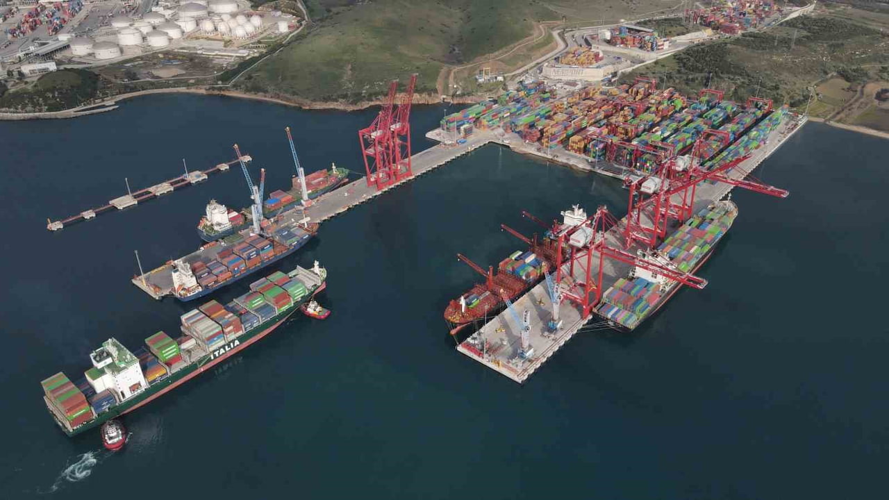 ULAŞTIRMA VE ALTYAPI BAKANI ABDULKADİR URALOĞLU, "ARALIK AYINDA LİMANLARIMIZDA ELLEÇLENEN YÜK...