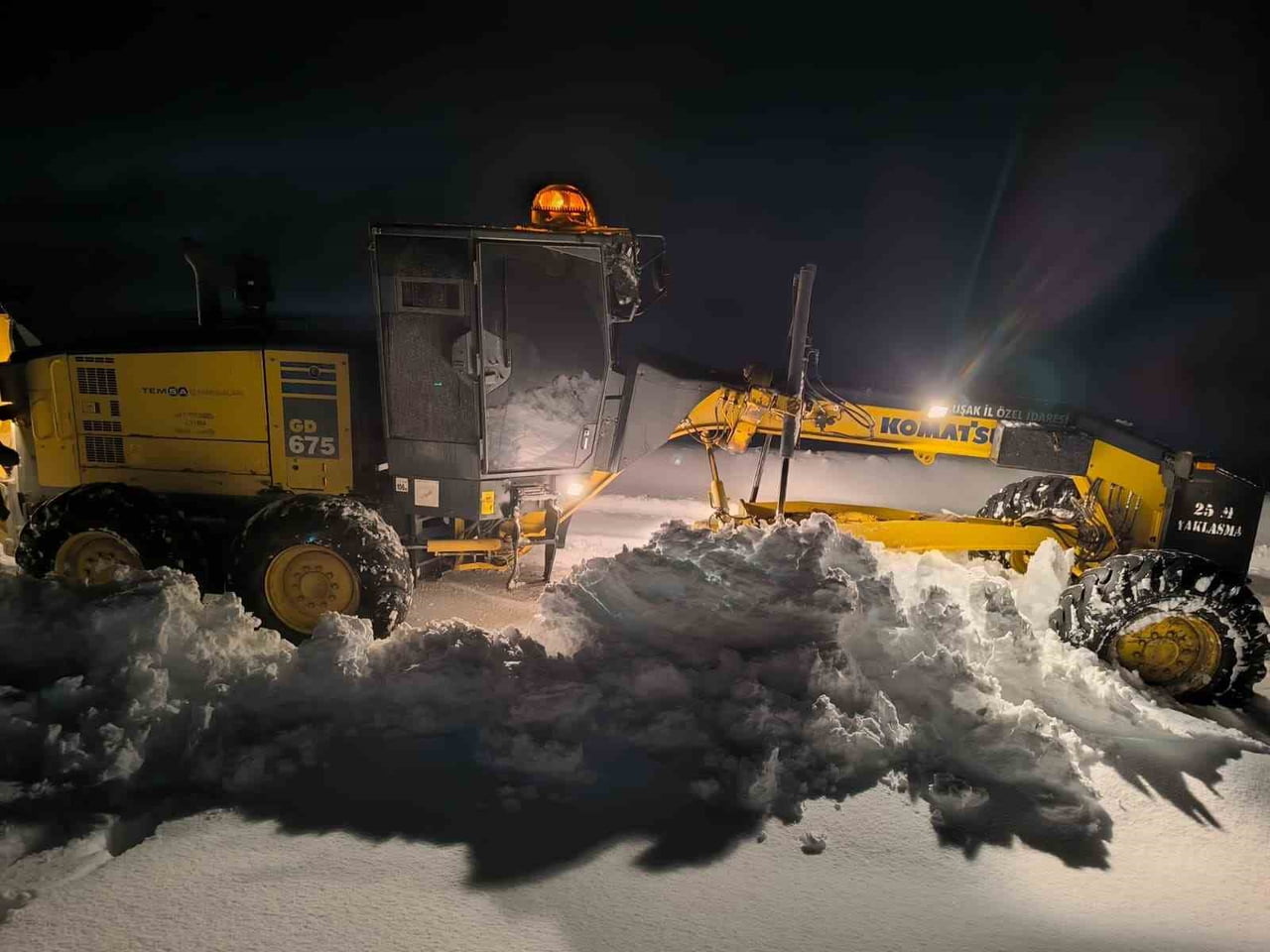 UŞAK’TA DÜN YÜKSEK KESİMLER VE KIRSAL BÖLGELERDE ETKİLİ OLAN KAR YAĞIŞININ ARDINDAN UŞAK İL ÖZEL...