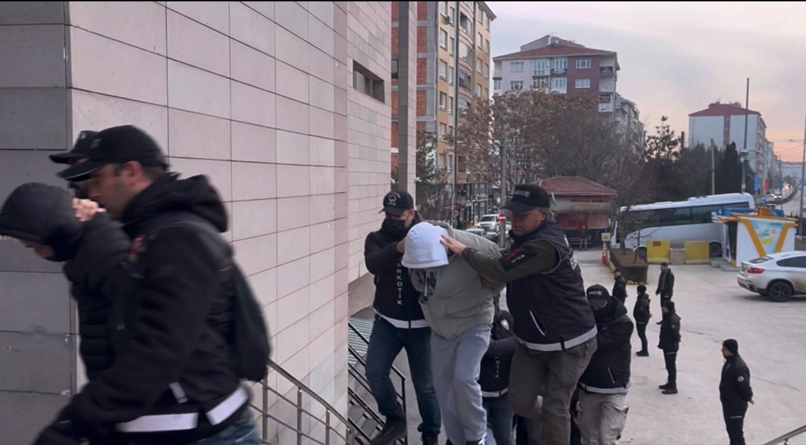 UYUŞTURUCU OPERASYONU‘NDA YAKALANAN 12 ŞÜPHELİDEN 7 TUTUKLANDI
