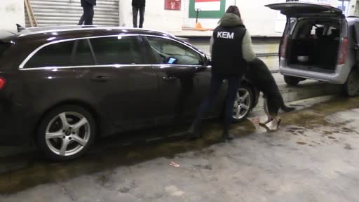 Uyuşturucuyu tampondan egzoza, stepneden tavana gizlemişler