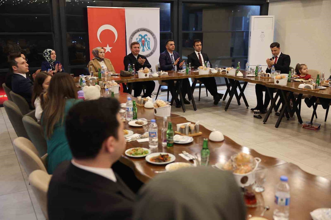 VALİ AYDOĞDU: "ERZİNCAN’IMIZIN HUZURU, GÜVENİ VE KALKINMASI İÇİN EL BİRLİĞİYLE ÇALIŞMAYA DEVAM...