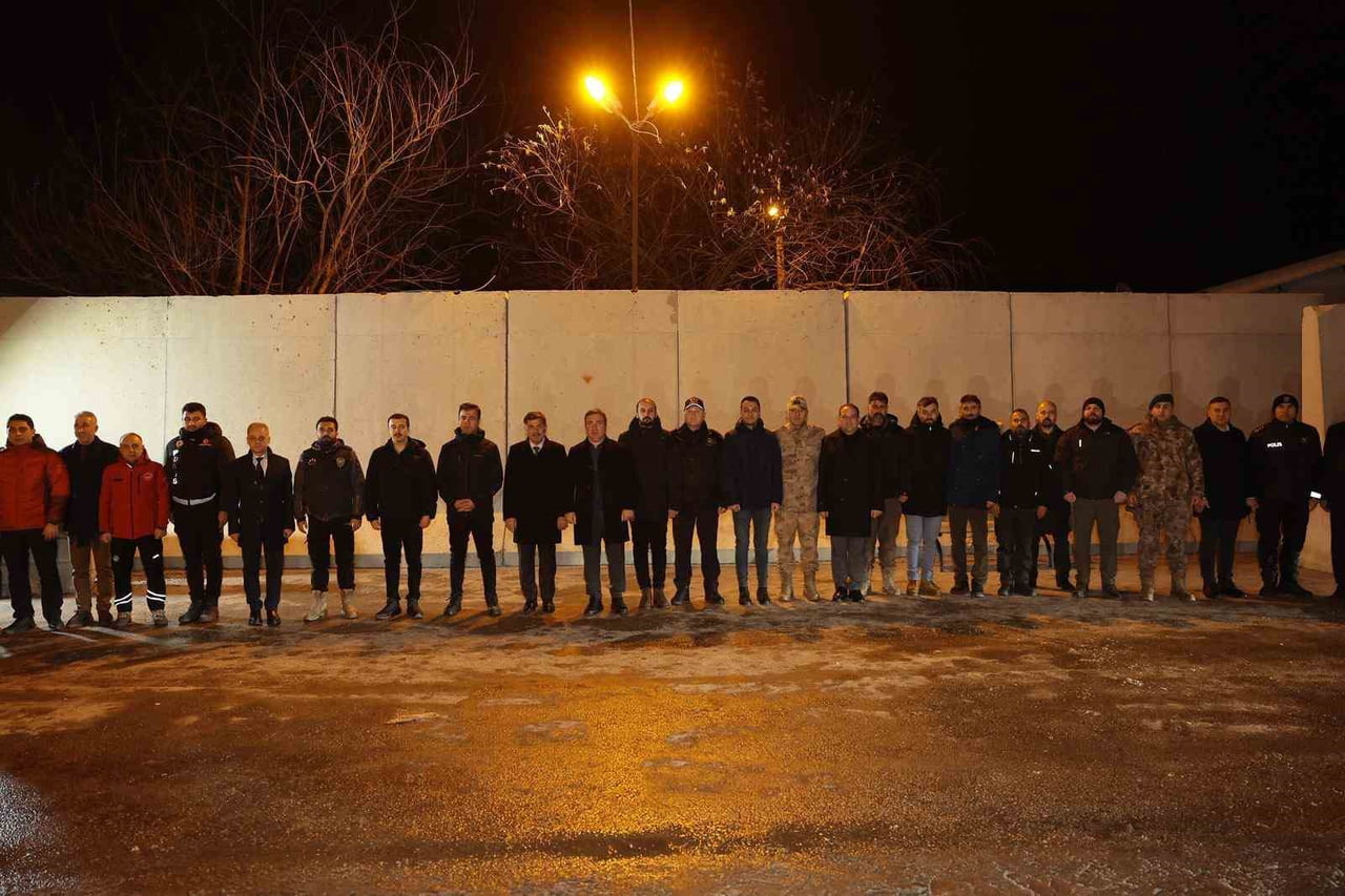 VALİ AYDOĞDU, YENİ YILA POLİS UYGULAMA NOKTASINDA GİRDİ