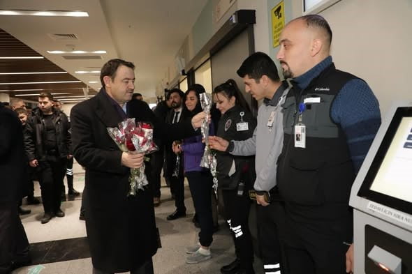 VALİ MUSA IŞIN’DAN YILBAŞI DENETİMLERİ KAPSAMINDA GÖREV BAŞINDAKİ KURUM PERSONELLERİ İLE BİR ARAYA...