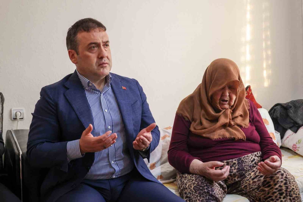 VALİ SÖZER GÖLPAZARI’NDA ŞEHİT AİLESİ İLE BİR ARAYA GELDİ