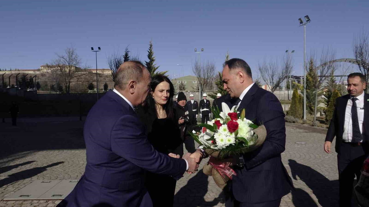 VALİLER KARARNAMESİ İLE ÇANKIRI VALİLİĞİNE ATANAN HÜSEYİN ÇAKIRTAŞ GÖREVE BAŞLADI.