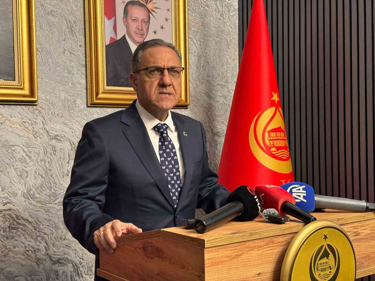 VALİLER KARARNAMESİ İLE YALOVA VALİLİĞİNE ATANAN AHMET HAMDİ USTA, KENTTEKİ GÖREVİNE...