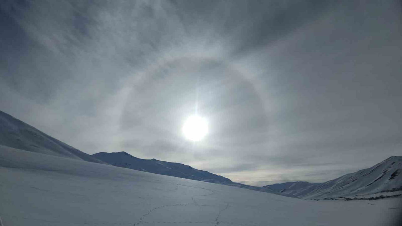 VAN'DA GÜNEŞİN ETRAFINI SARAN HALE GÜZEL ŞÖLEN OLUŞTURDU