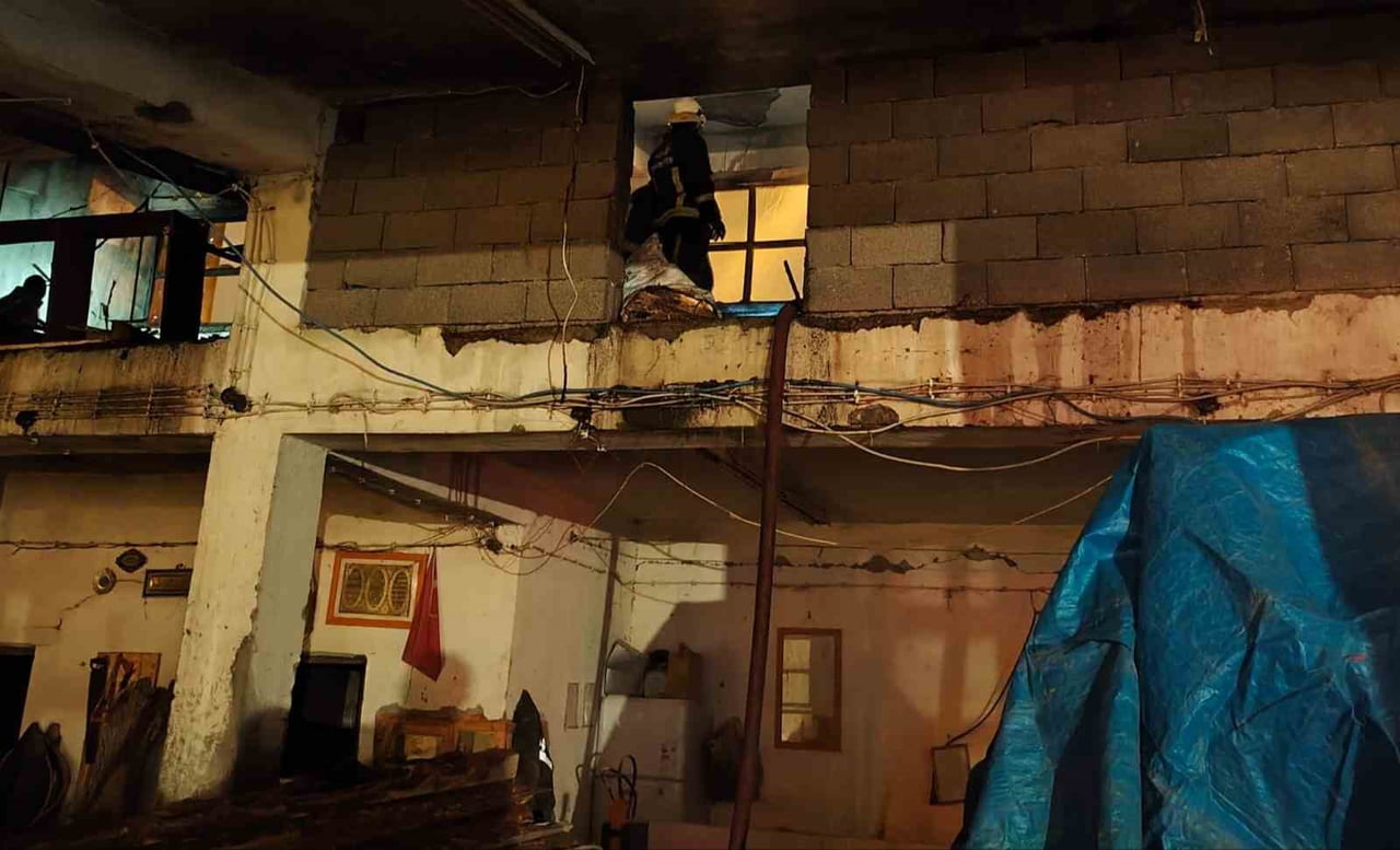 VAN'IN ERCİŞ İLÇESİNDE MARANGOZ ATÖLYESİNDE MEYDANA GELEN  YANGINI, KISA SÜRELİ PANİĞE NEDEN OLDU....