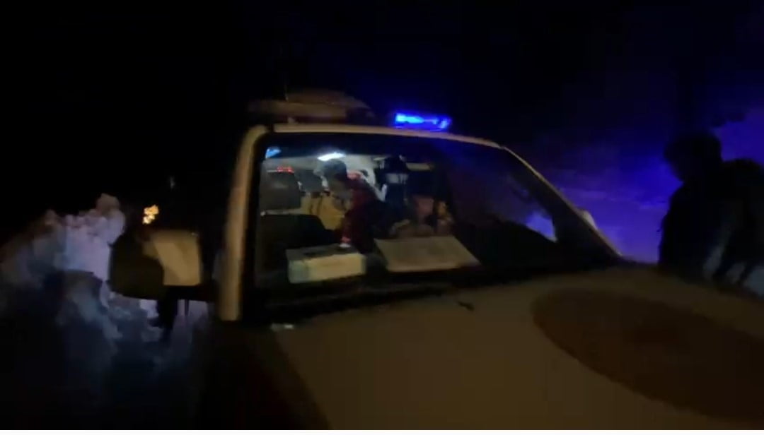 VAN’IN BAHÇESARAY İLÇESİNDE YOLU KAR NEDENİYLE ULAŞIMA KAPALI OLAN MAHALLEDE KOAH VE KALP...