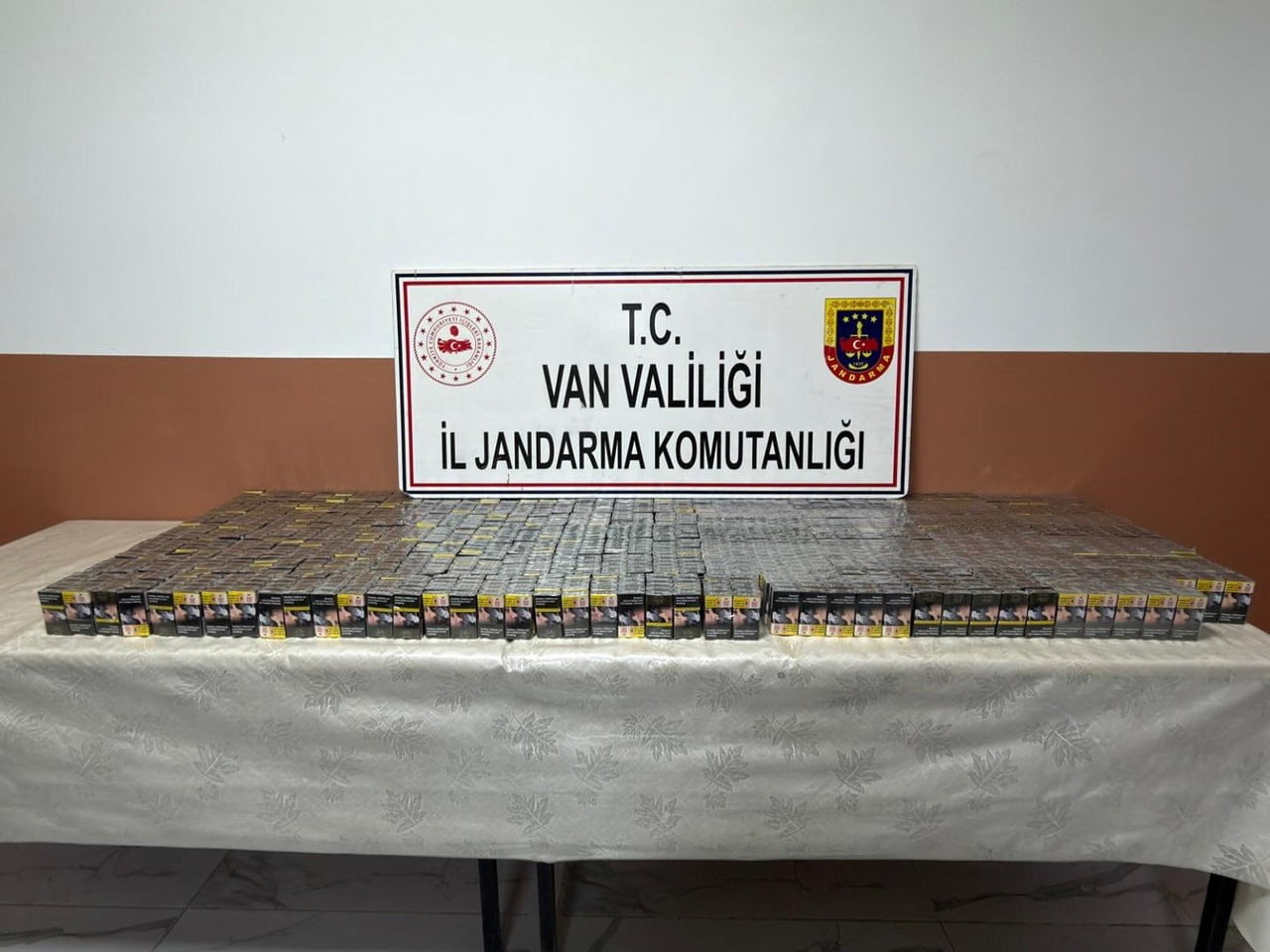 VAN’IN BAŞKALE İLÇESİNDE JANDARMA EKİPLERİNCE YÜRÜTÜLEN ÇALIŞMALAR SONUCUNDA BİN 540 PAKET GÜMRÜK...