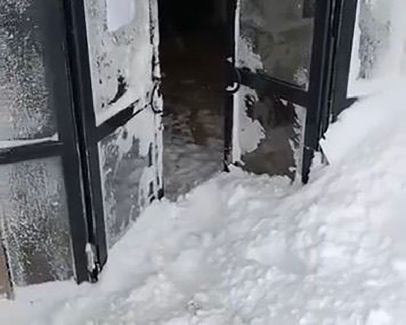 VAN’IN ÇATAK İLÇESİNDE DÜNDEN BU YANA ETKİLİ OLAN KAR YAĞIŞI NEDENİYLE 6 AYRI NOKTAYA ÇIĞ...