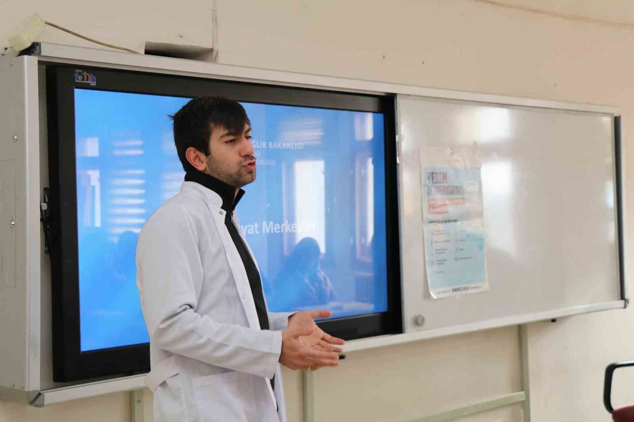 VEREM EĞİTİMİ VE FARKINDALIK HAFTASI KAPSAMINDA ERZURUM’UN OLTU’DA İLÇESİNDE TOPLUM SAĞLIĞINA...