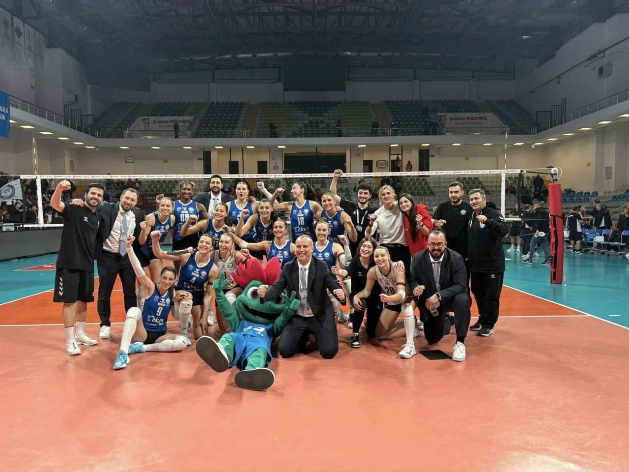 VODAFONE SULTANLAR LİGİ’NİN 18. HAFTASINDA BEŞİKTAŞ’I AĞIRLAYAN NİLÜFER BELEDİYESPOR EKER, SAHADAN...