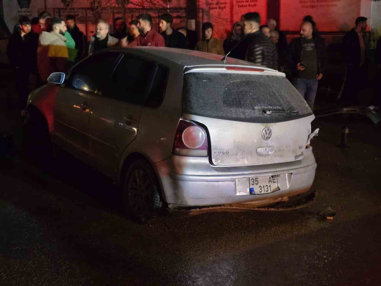 YAĞIŞ SONRASI ÇÖKEN YOL KAZAYA NEDEN OLDU: 3 YARALI