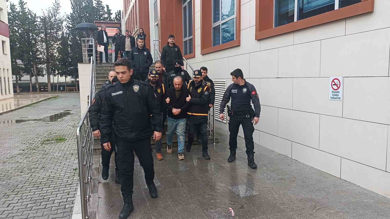 YALOVA SGK İL MÜDÜRLÜĞÜ BİNASINDA KURUM AVUKATINI TABANCAYLA VURULARAK ÖLDÜRÜLEN ZANLI ÇIKARILDIĞI...