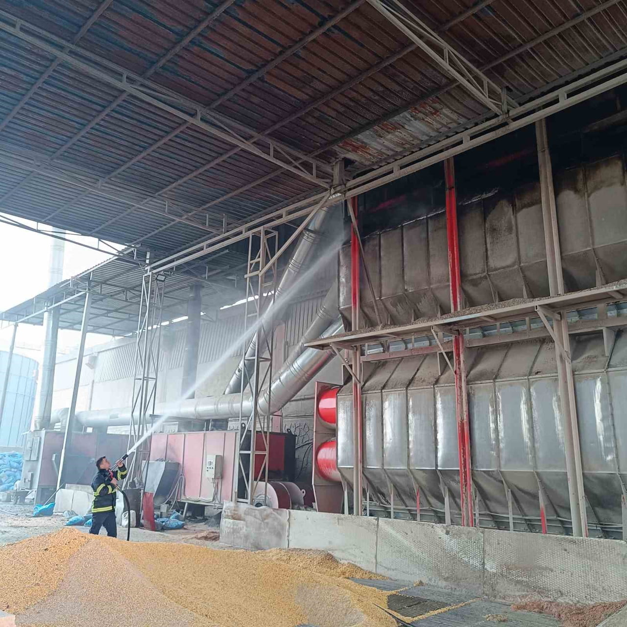 YANGINDA TESİSTE MADDİ HASAR MEYDANA GELİRKEN, OLAYDA CAN KAYBI YA DA YARALANMA YAŞANMADI