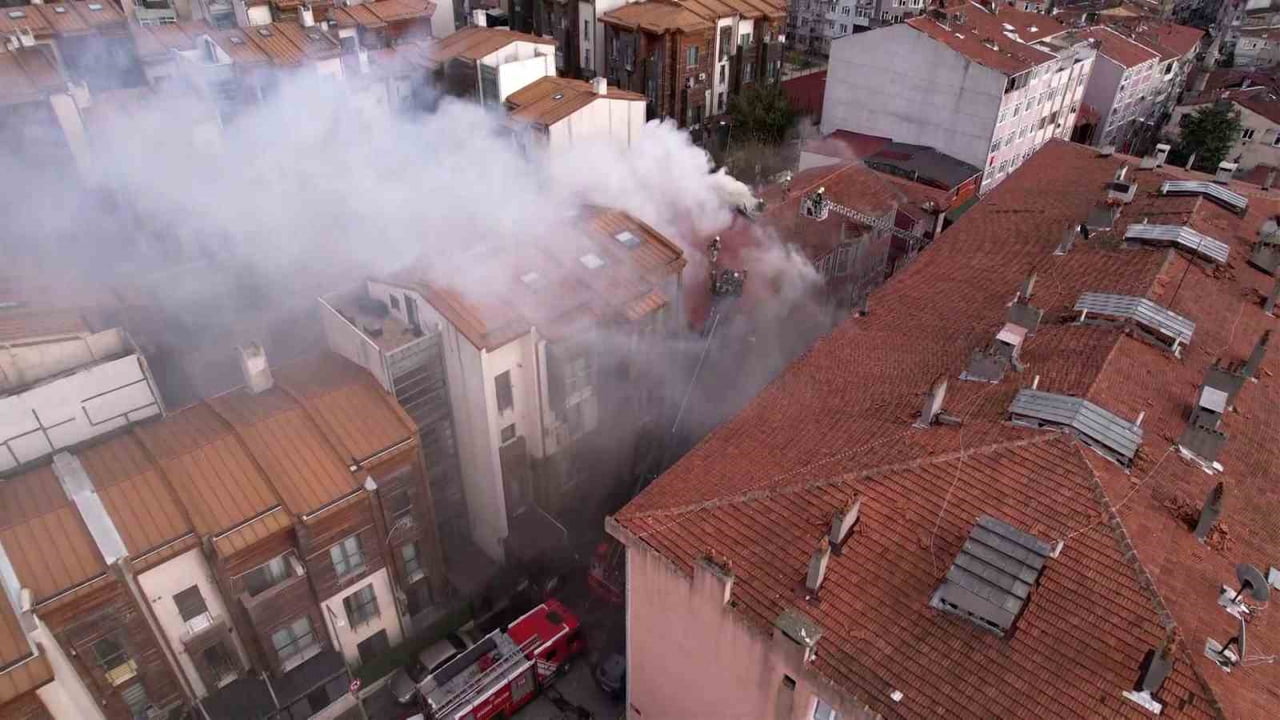 YANGINI SÖNDÜRME ÇALIŞMALARI HAVADAN GÖRÜNTÜLENDİ.