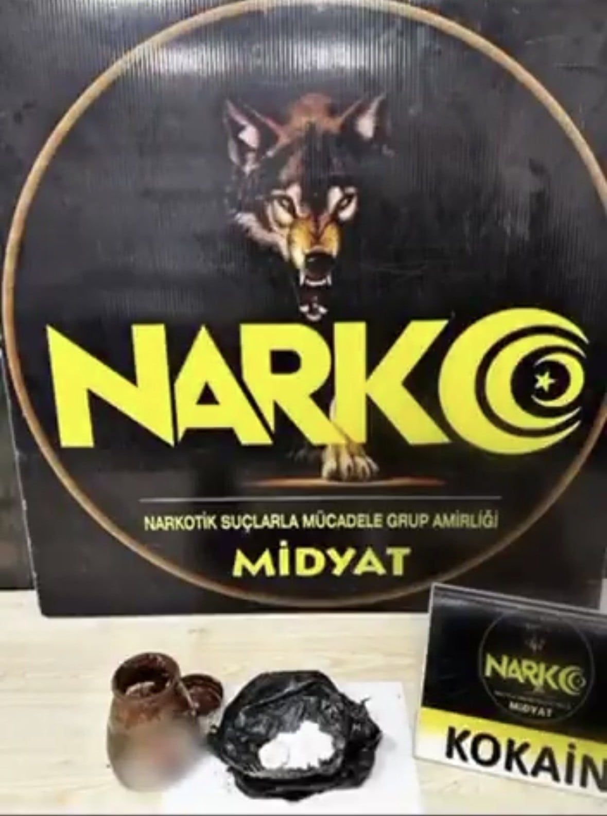 YAPILAN ÇALIŞMALAR SONUCU İÇERİSİNDE ÇİKOLATA BULUNAN CAM KAVANOZDA 53.88 GRAM KOKAİN ELE...