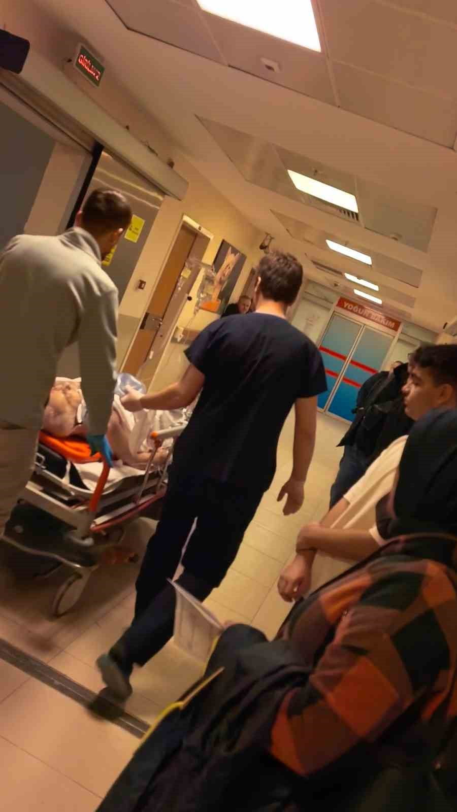 YARALI, OLAY YERİNE SEVK EDİLEN AMBULANSLA İNEGÖL DEVLET HASTANESİ'NE KALDIRILDI.