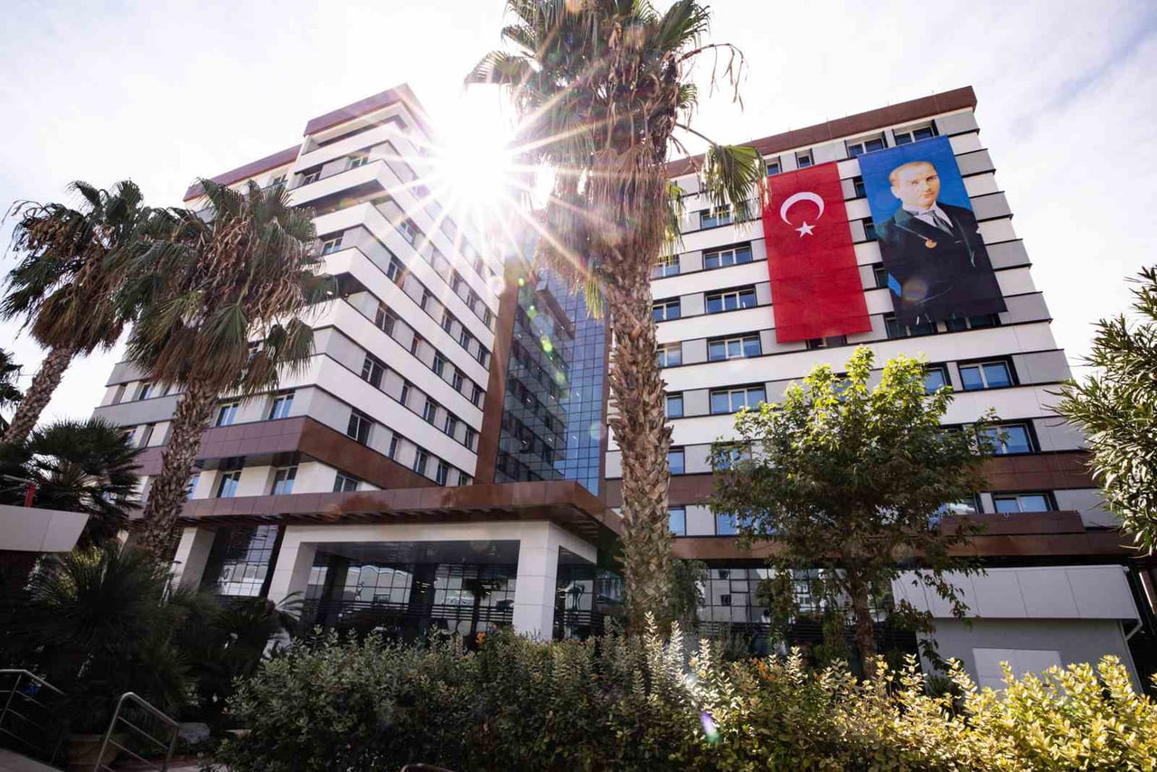 YAŞAR ÜNİVERSİTESİ'NİN YENİ EĞİTİM BİNASI, 420 TONLUK YAĞMUR SUYU SARNICI, AKILLI ENERJİ...