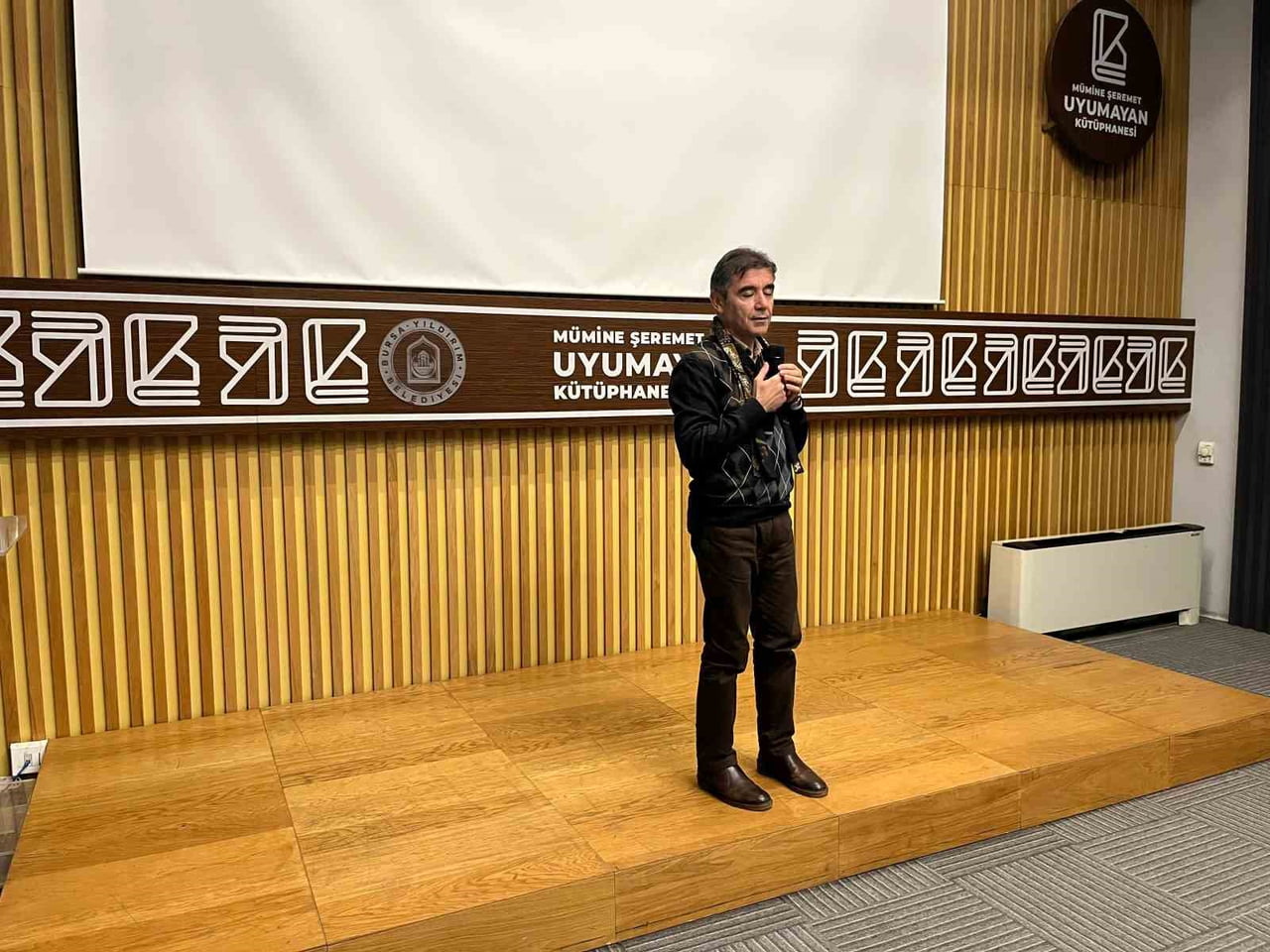 YAZI ATÖLYESİ İLK MEZUNLARINI VERDİ