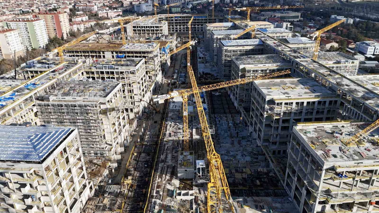 YENİ ANKARA ADALET SARAYI’NIN YAPIMI HIZLA DEVAM EDİYOR.