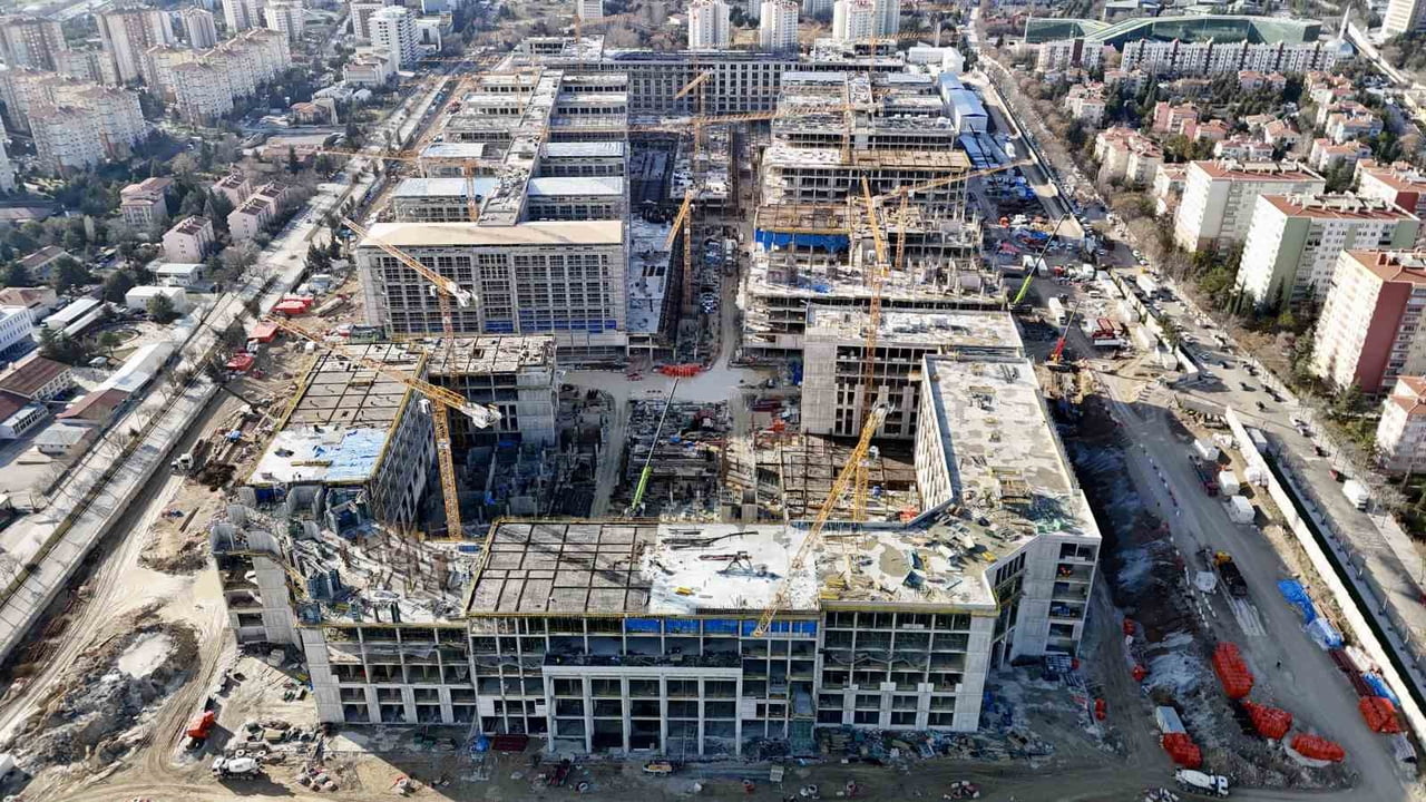 YENİ ANKARA ADALET SARAYI’NIN YAPIMI HIZLA DEVAM EDİYOR.