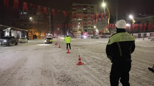 Yeni yılın ilk saatlerinde polis ekiplerinden denetim