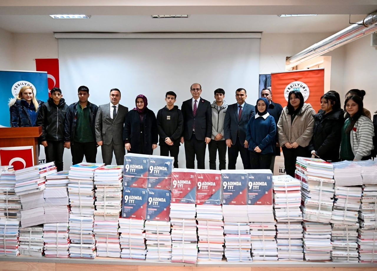 YEŞİLYURT BELEDİYESİ, DİLEK ŞEHİT ZEKERİYA BİTMEZ ANADOLU LİSESİ ÖĞRENCİLERİNE KİTAP...