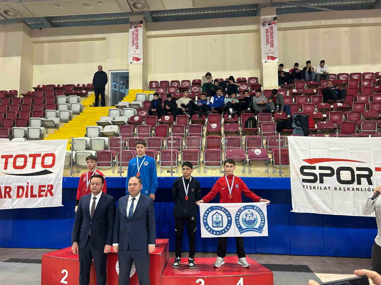 YILDIRIMLI SPORCULAR, U-17 YILDIZLAR GÜREŞ GRUP ŞAMPİYONASI'NDAN 4 MADALYA İLE DÖNEREK BÜYÜK BİR...