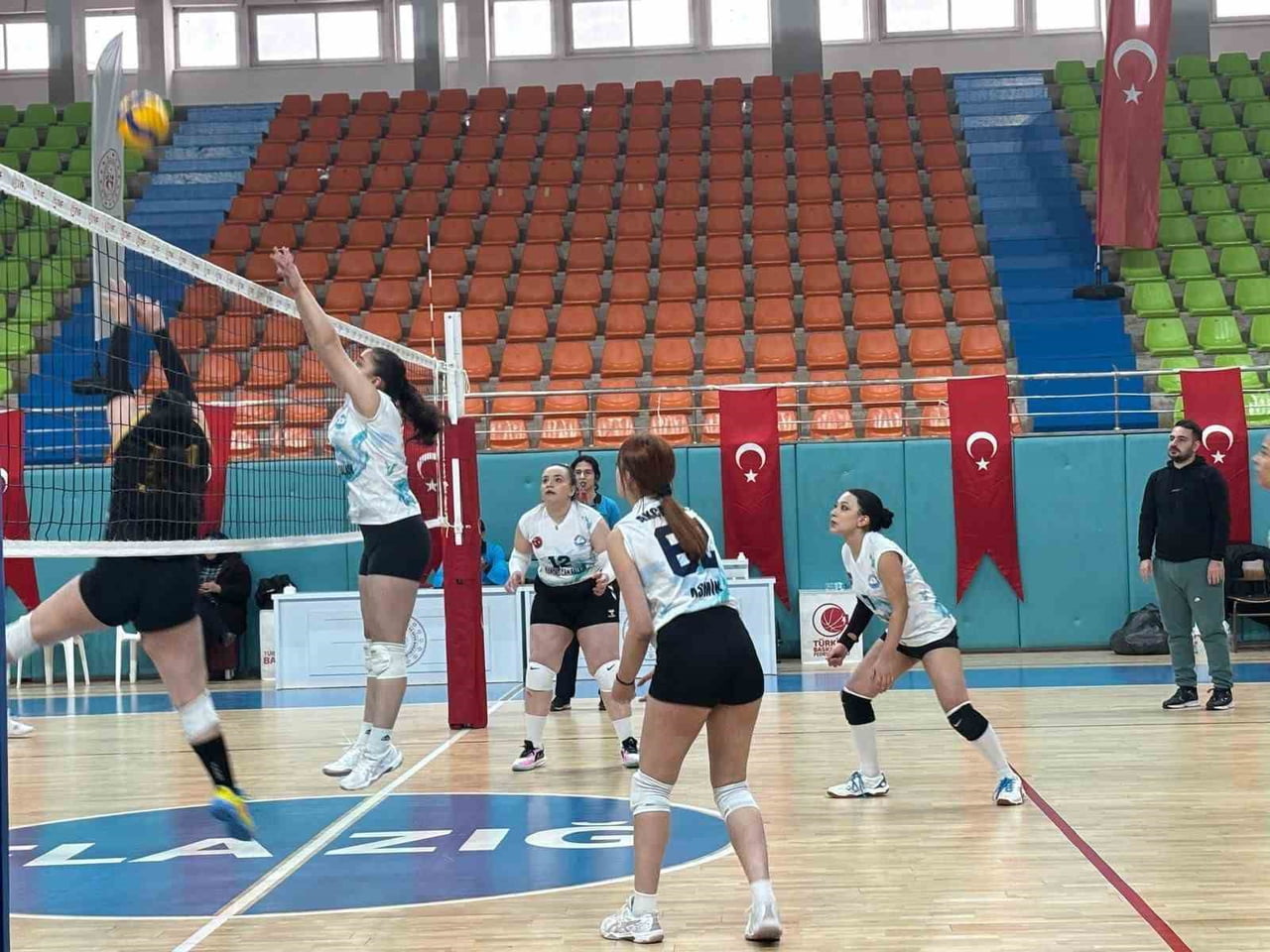 YILDIZ KADINLAR VOLEYBOL İL BİRİNCİLİĞİ TAMAMLANDI