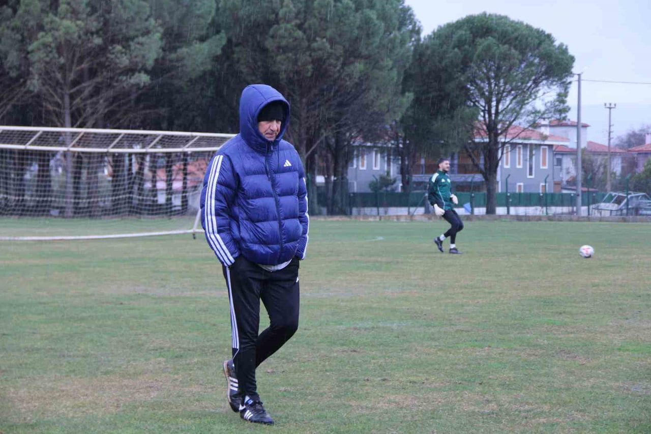 YOĞUN YAĞIŞ ALTINDA ORTAKÖY’DE BEYKOZ MAÇININ HAZIRLIKLARINI SÜRDÜREN MUĞLASPOR’DA TEKNİK DİREKTÖR...