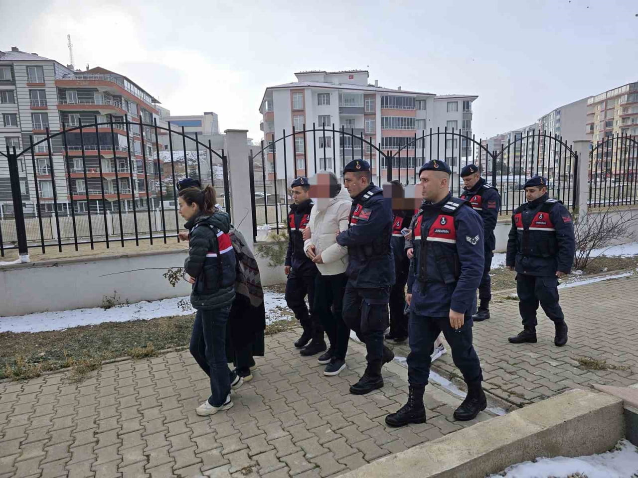 YOZGAT'TA ÖLEN KIZ KARDEŞİNİN KİMLİĞİNİ KULLANARAK DEVLETİN İMKANLARINDAN İSTİFADE EDEN YAŞLI...