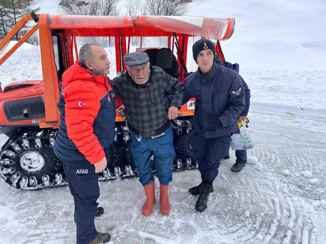 YOZGAT’TA YAYLA EVİNDE MAHSUR KALAN VATANDAŞ KURTARILDI.