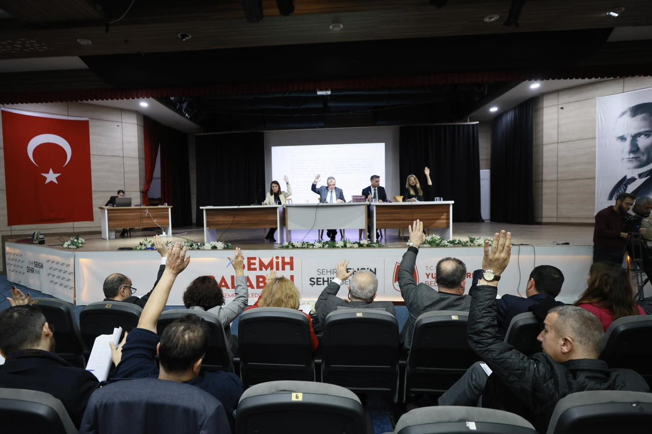 YUNUSEMRE BELEDİYE MECLİSİ, 2026 YILININ İLK TOPLANTISINDA GENÇ YAŞTA HAYATINI KAYBEDEN ŞEHZADELER...