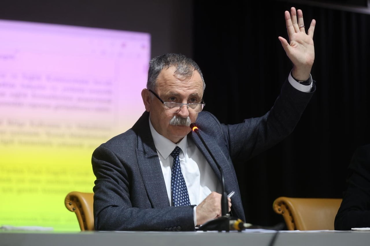 YUNUSEMRE BELEDİYE MECLİSİ, 2026 YILININ İLK TOPLANTISINDA GENÇ YAŞTA HAYATINI KAYBEDEN ŞEHZADELER...