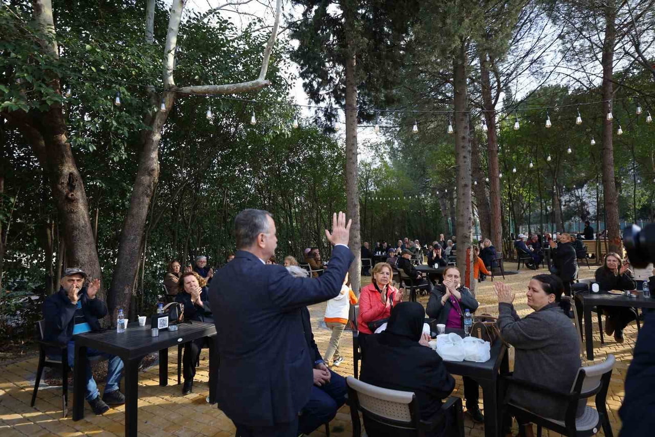 YUNUSEMRE BELEDİYESİ TARAFINDAN LALELİ MAHALLESİ’NDE HAYATA GEÇİRİLEN EMEKLİ KAFE, VATANDAŞLARIN...