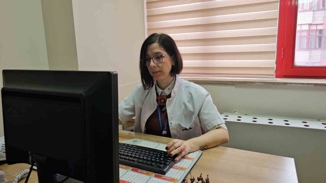 ZONGULDAK BÜLENT ECEVİT ÜNİVERSİTESİ (BEUN) HASTANESİ UZMANLARINDAN FUNDA KASAPOĞLU, YÜKSEK...