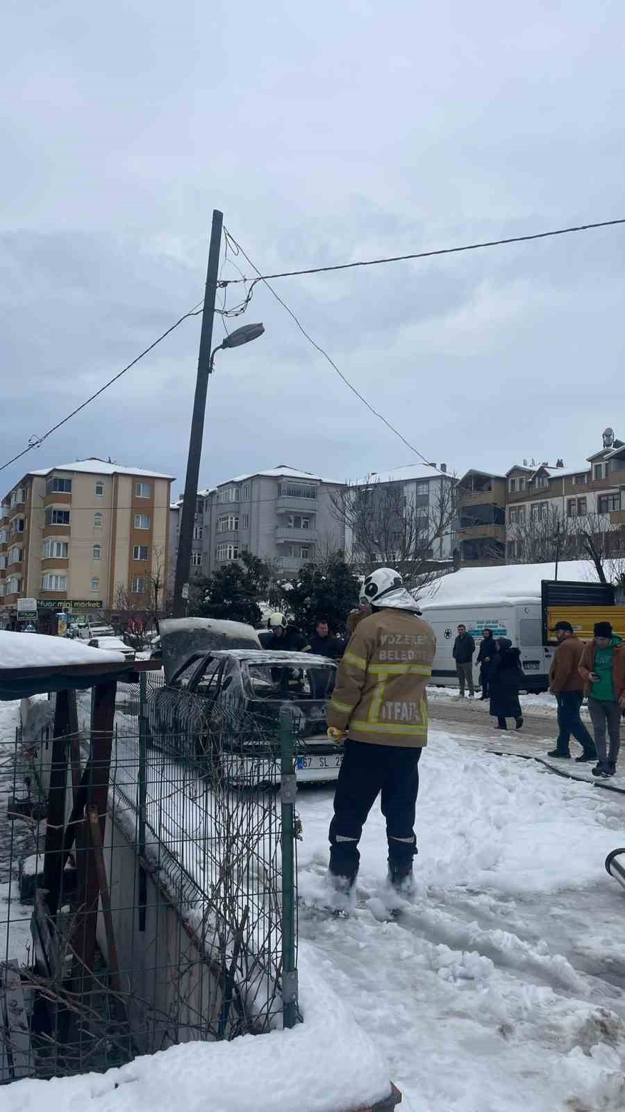 ZONGULDAK’IN KARADENİZ EREĞLİ İLÇESİNDE PARK HALİNDE BULUNAN BİR OTOMOBİL, HENÜZ BİLİNMEYEN BİR...