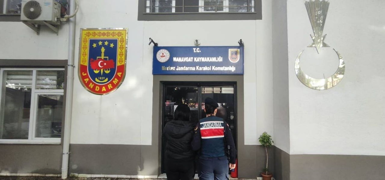 ANTALYA'NIN MANAVGAT İLÇESİNDE DOLANDIRICILIK SUÇUNDAN HAKKINDA KESİNLEŞMİŞ 17 YIL 2 AY HAPİS...