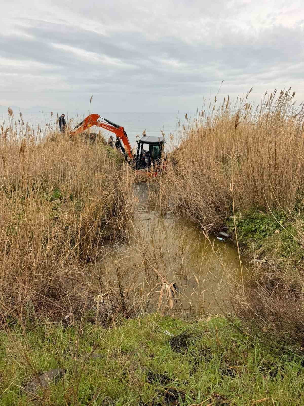 BAŞKAN AKIN’IN TALİMATIYLA DERE YATAKLARINA HIZLI MÜDAHALE