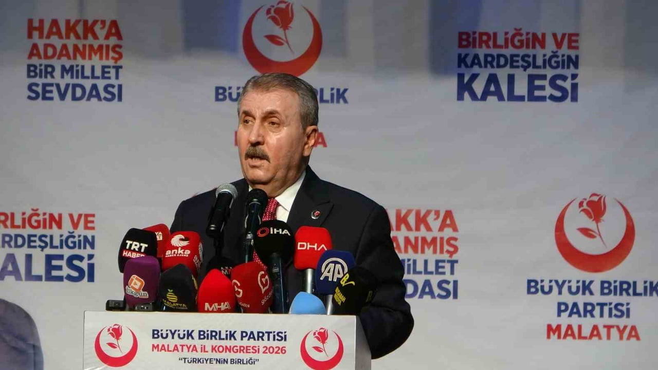 BBP LİDERİ DESTİCİ: "DEPREM BÖLGELERİ AYAĞA KALKIYOR, DEVLETİMİZ GÜÇLÜDÜR"
