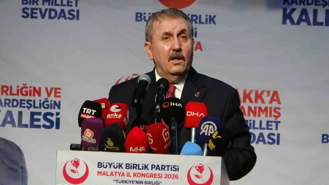 BBP LİDERİ DESTİCİ: "DEPREM BÖLGELERİ AYAĞA KALKIYOR, DEVLETİMİZ GÜÇLÜDÜR"