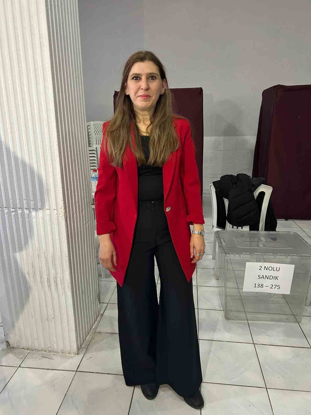 BERGAMA'NIN İLK KADIN KAHVECİLER VE BENZERLERİ ODASI BAŞKANI MELEK TOK BİLİR