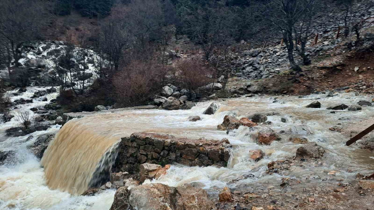 BÖLGE GENELİNDEKİ YOĞUN YAĞIŞLARIN ARDINDAN KONYA'NIN BOZKIR İLÇESİNDEKİ ÜNLÜ MESİRE ALANI...
