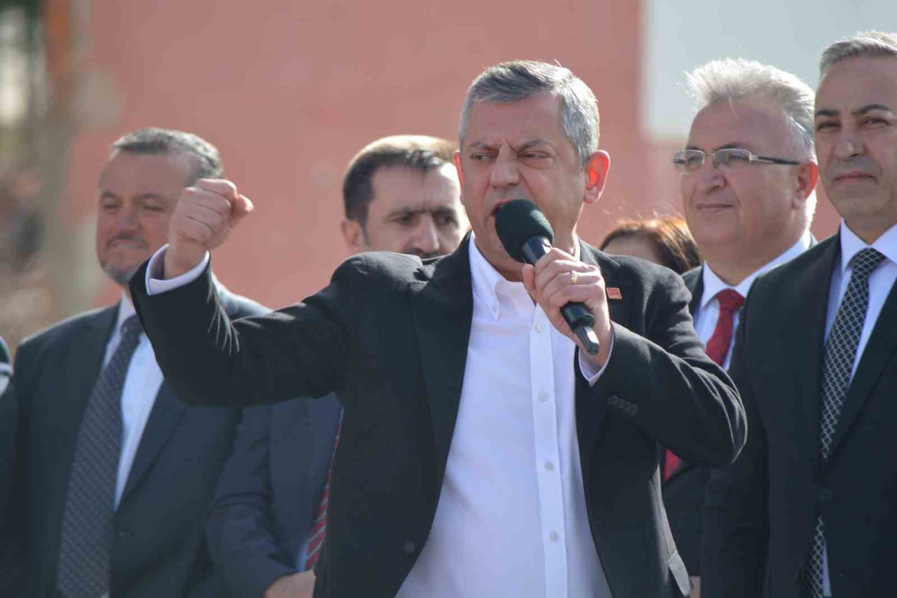ÇORUM’DA KONUŞAN CHP GENEL BAŞKANI ÖZGÜR ÖZEL, "TÜRKİYE’YE CUMHURİYETİ GETİREN, SONRA ÇOK PARTİLİ...